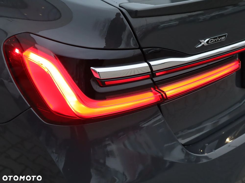 BMW Seria 7 750i xDrive sport - 24