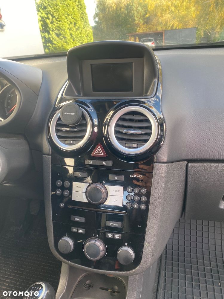 Opel Corsa 1.4 16V Cosmo - 9