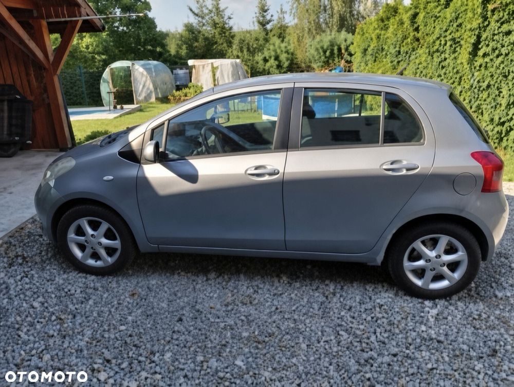 Toyota Yaris - 1