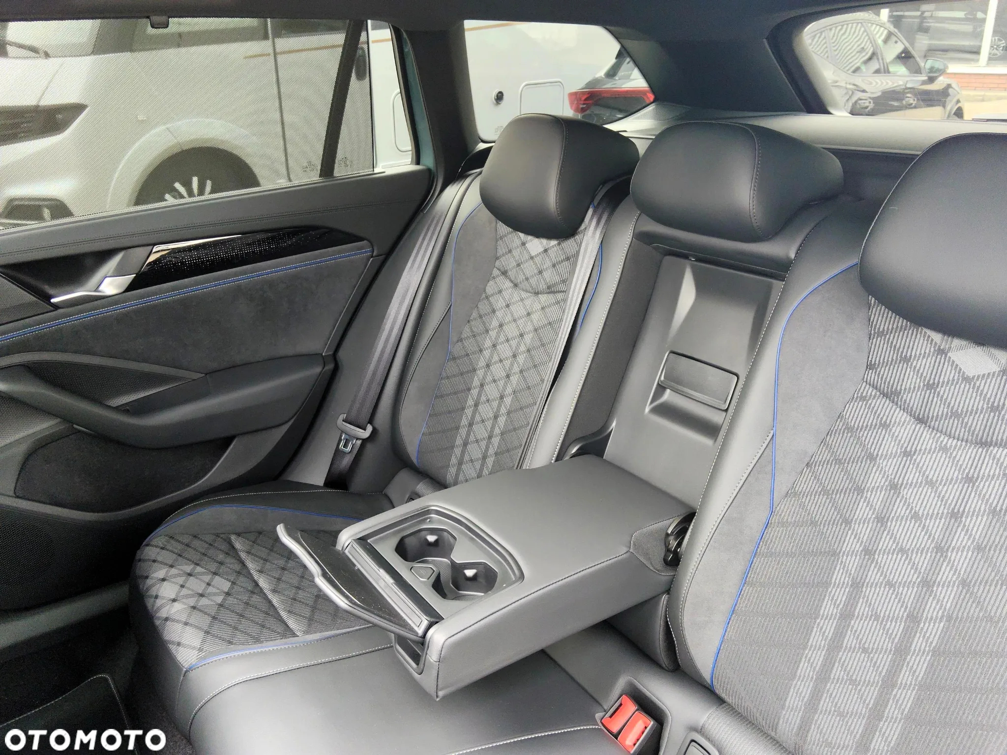 Volkswagen Passat 2.0 TSI 4Mot R-Line Plus DSG - 16