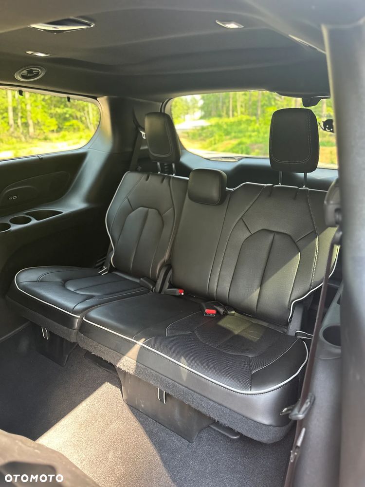 Chrysler Pacifica - 12