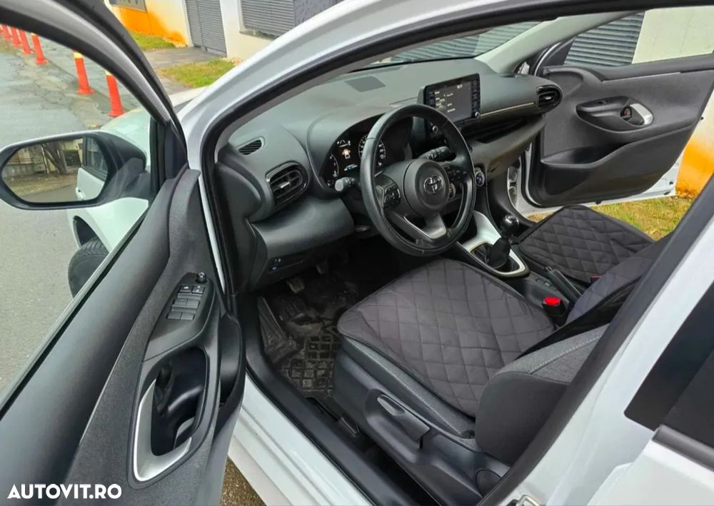 Toyota Yaris 1.5 L Dynamic - 14