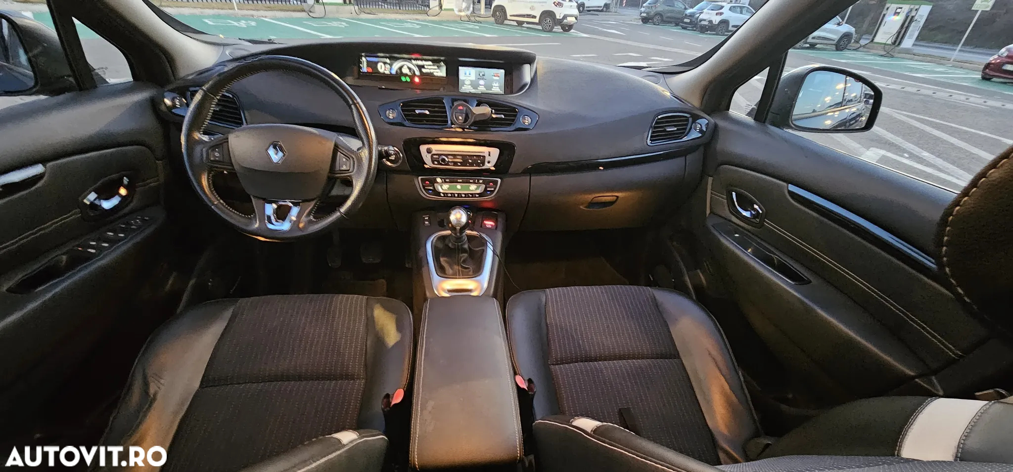 Renault Scenic ENERGY TCe 130 BOSE EDITION - 12