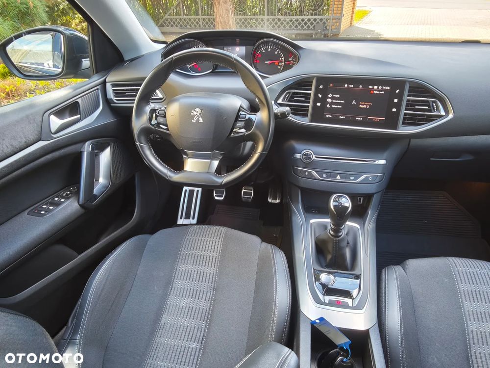 Peugeot 308 1.5 BlueHDi Allure S&S - 23