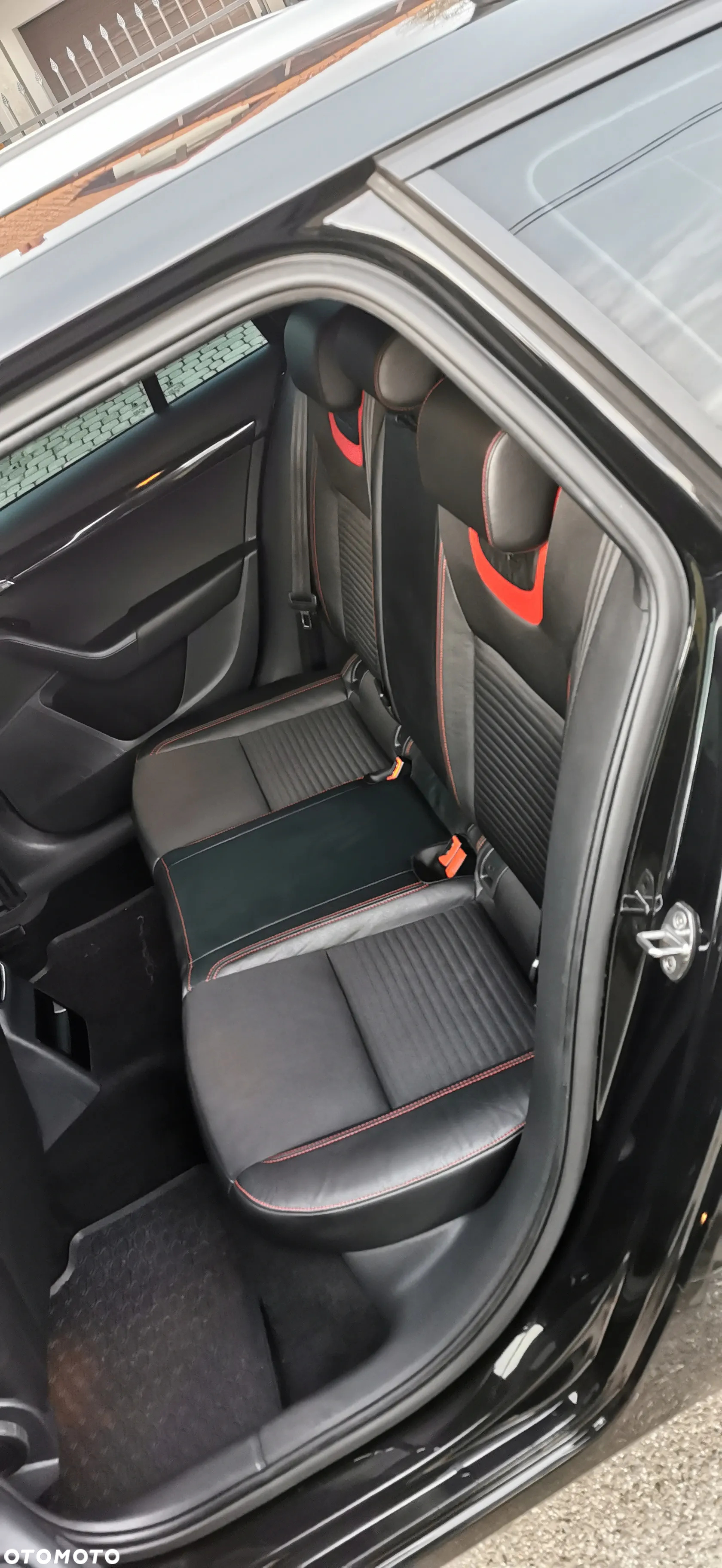 Skoda Octavia Combi 2.0 TDI RS - 20