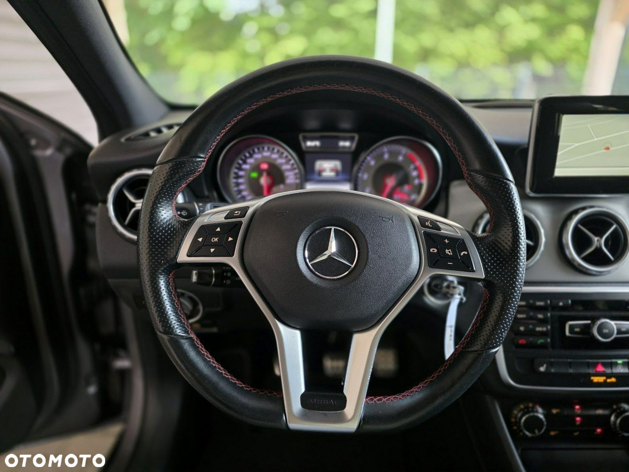 Mercedes-Benz GLA - 30