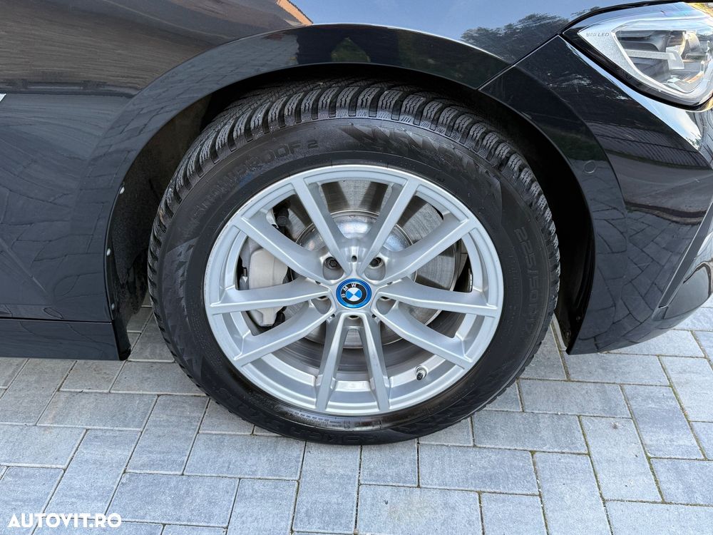 BMW Seria 3 330e xDrive Aut. Advantage - 22