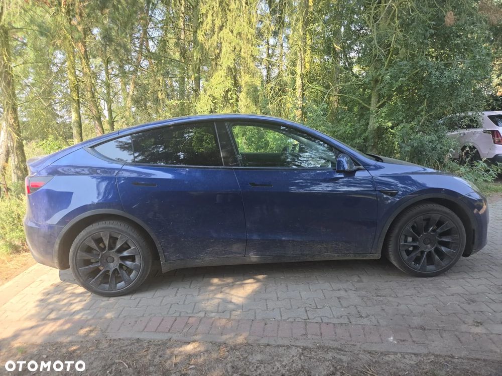 Tesla Model Y Long Range AWD - 1