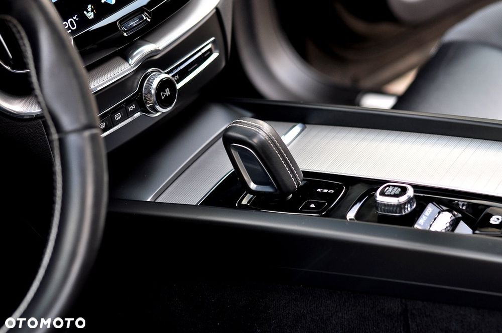 Volvo XC 60 T6 AWD Recharge Geartronic RDesign - 23