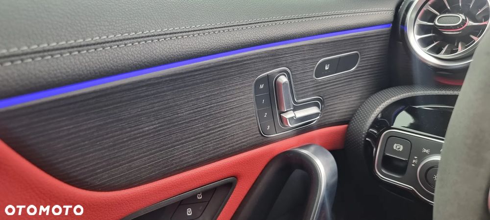 Mercedes-Benz CLA AMG 45 4-Matic 8G-DCT - 30