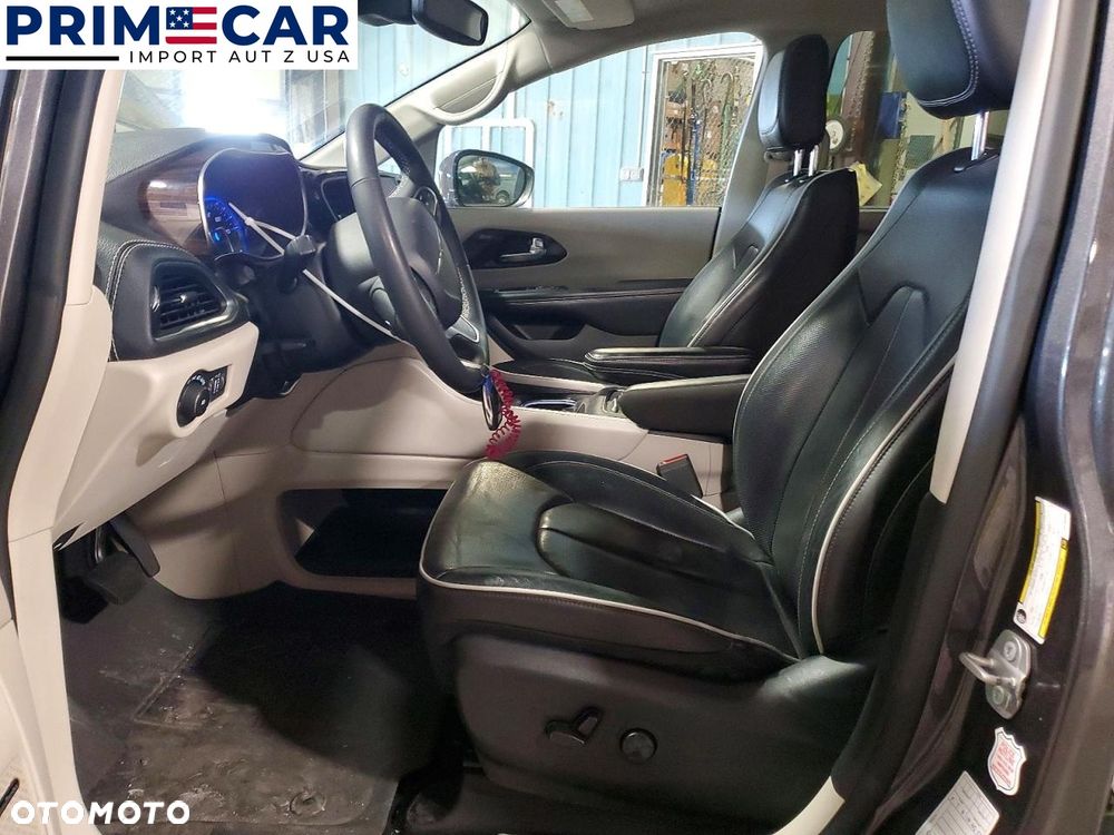 Chrysler Pacifica - 8