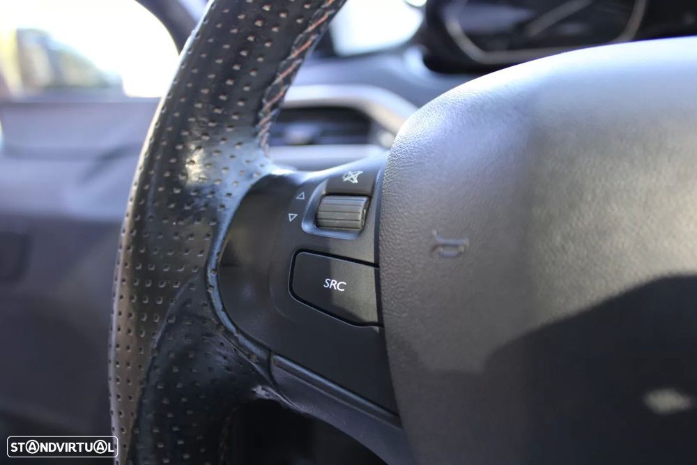 Peugeot 2008 1.6 BlueHDi Allure - 27