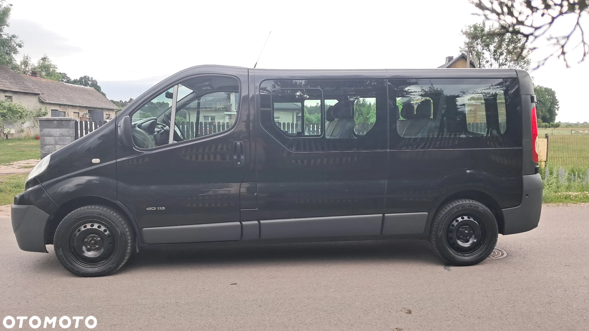 Renault Trafic 2.0 dCi 115 FAP Grand Passenger Black Edition - 4