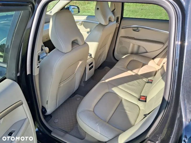 Volvo V70 D5 Summum - 9