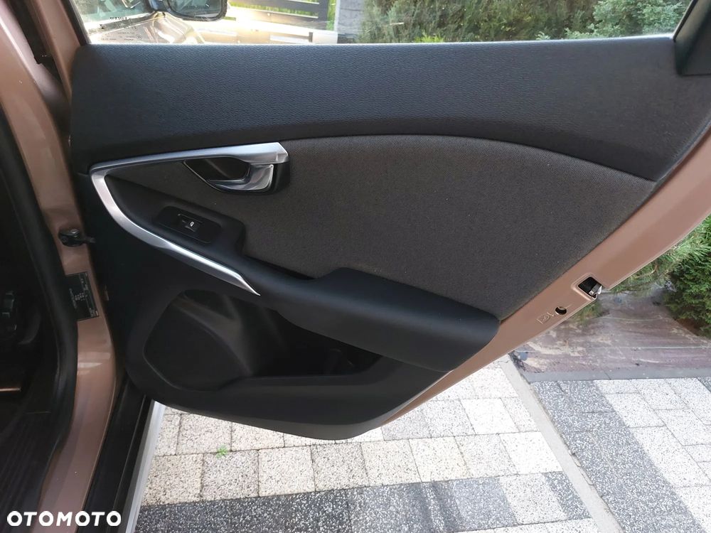 Volvo V40 Cross Country - 26