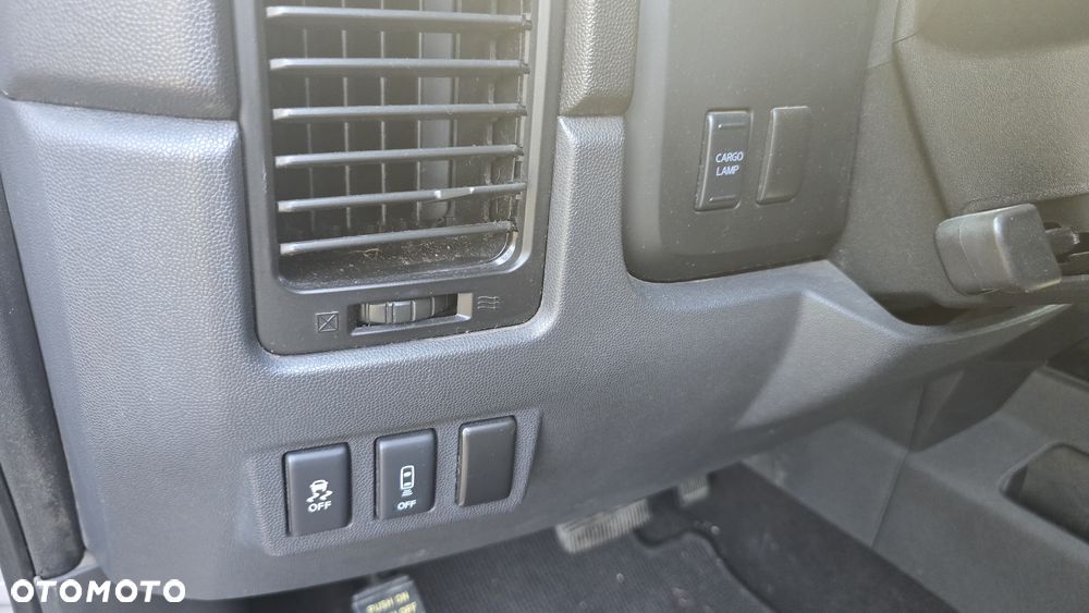 Nissan Titan 5.6 V8 LE Crew Cab - 18