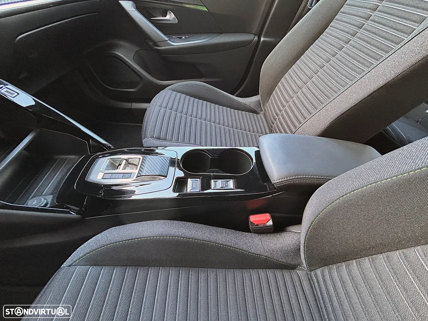 Peugeot e-2008 54 kWh Active - 37