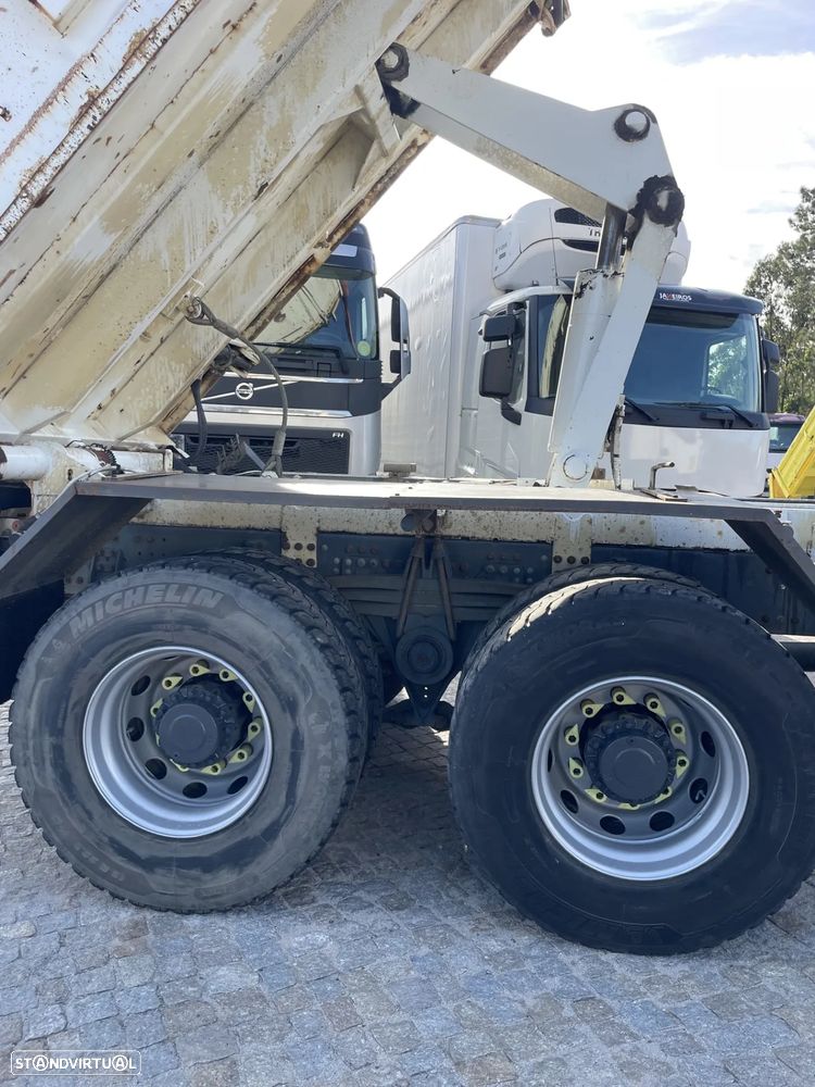 Renault Kerax 370 Dxi - 6x4 - Basculante C/ Grua - 5
