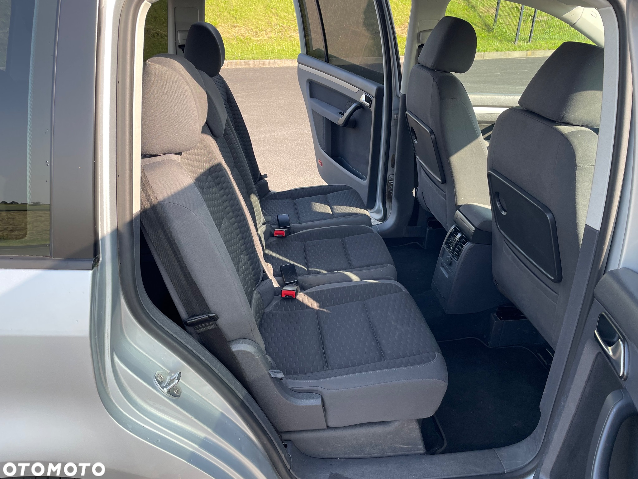 Volkswagen Touran - 12