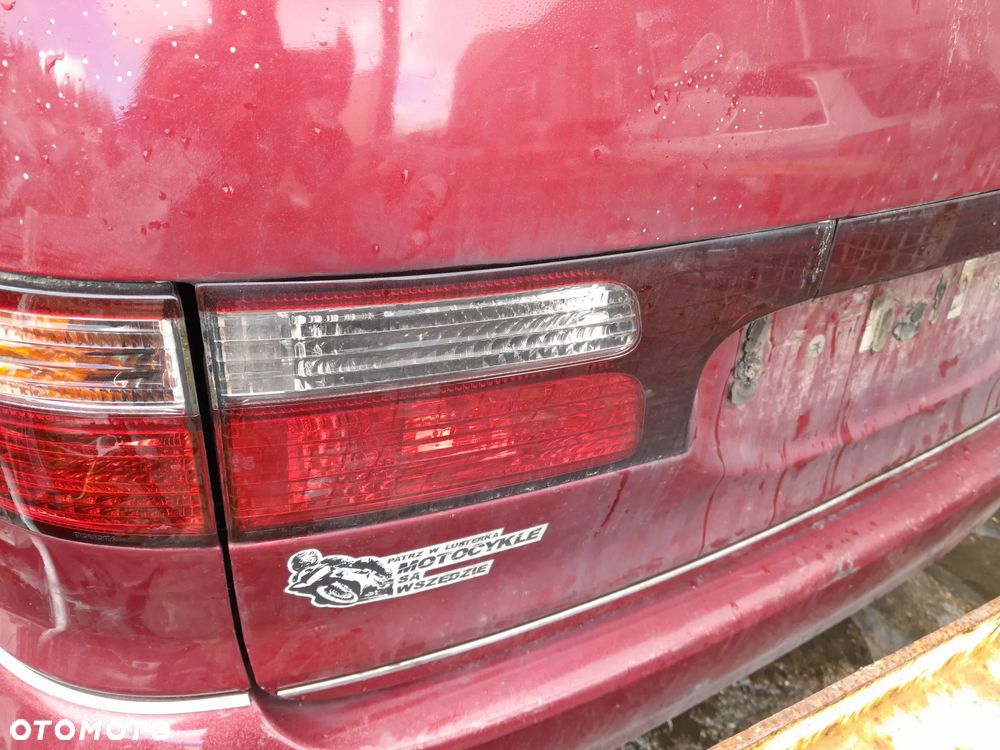 Lampa tylna lewa w klapę TOYOTA Previa II 00-05r. Europa - 2