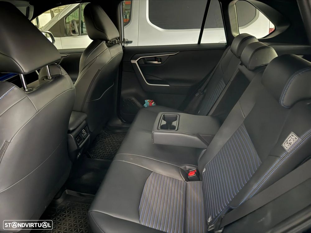 Toyota RAV4 - 8