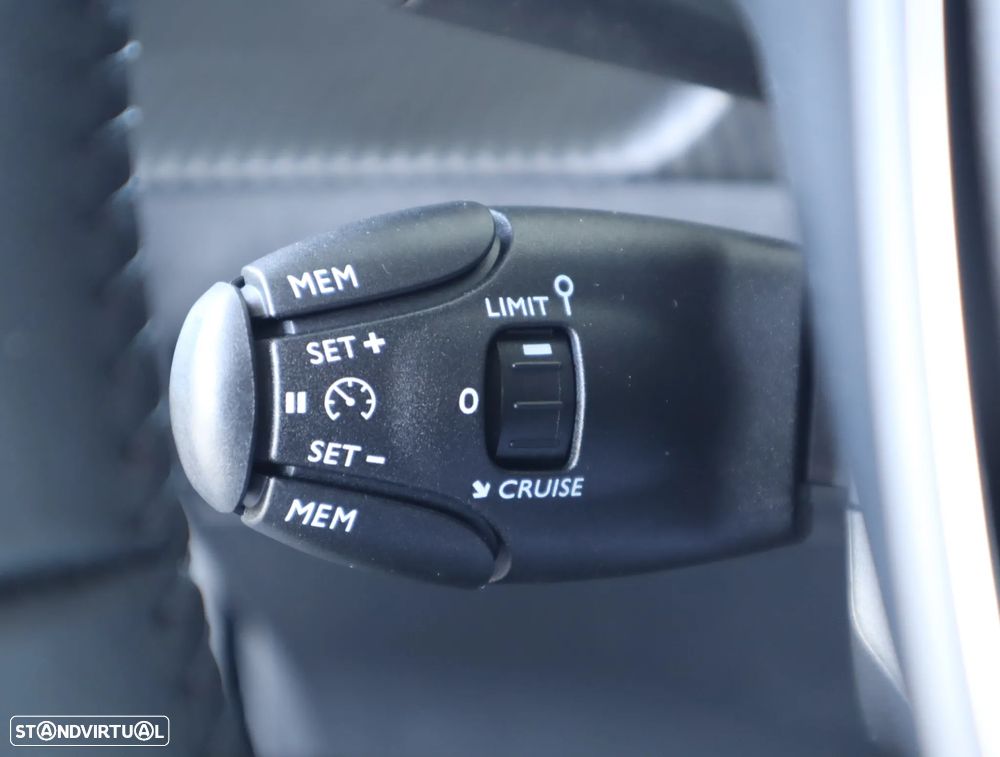 Peugeot 2008 1.2 PureTech Style - 35