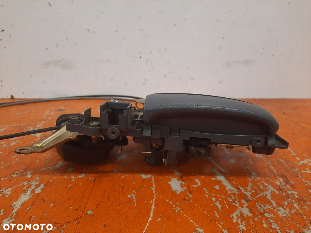 TOYOTA PREVIA II 2.0 D-4D 01-04 ZAMEK DRZWI TYŁ LEWY KLAMKA WEWNĘTRZNA 1C0 - 7