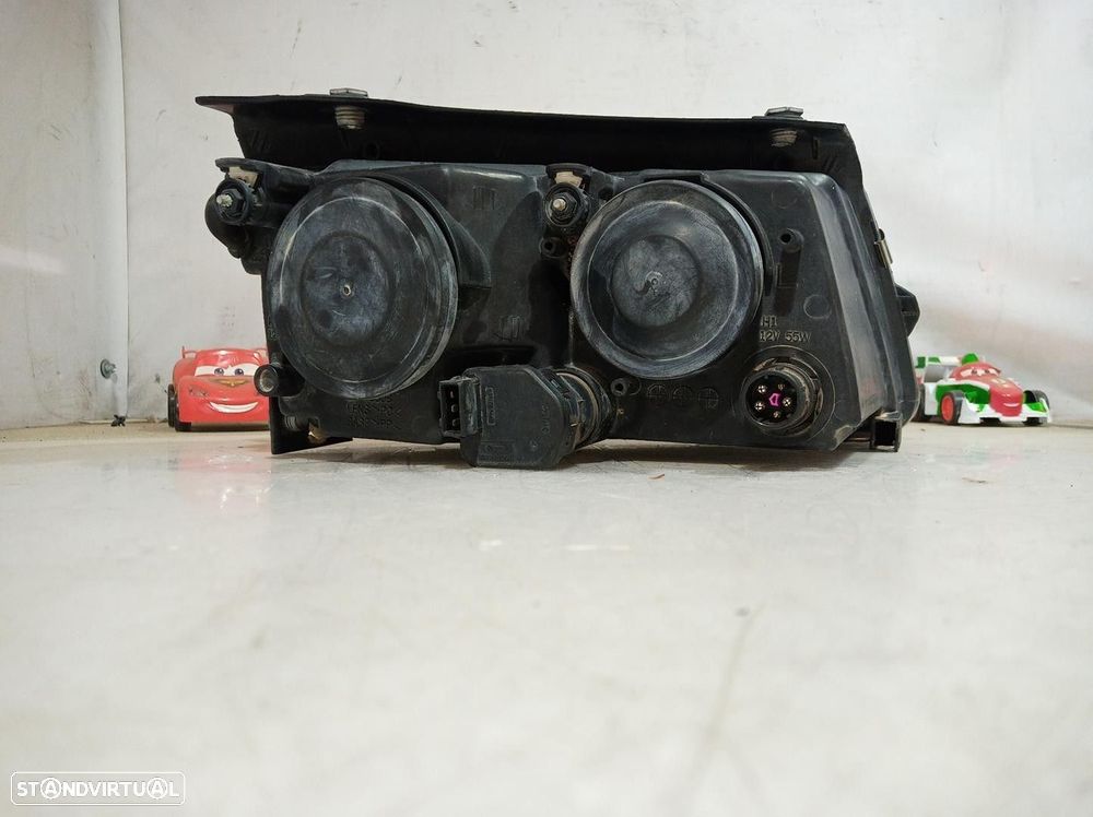 FAROL DIREITO VOLKSWAGEN PASSAT VARIANT 2000 -3B0941295A - 4