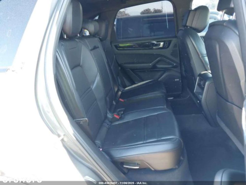Porsche Cayenne - 13
