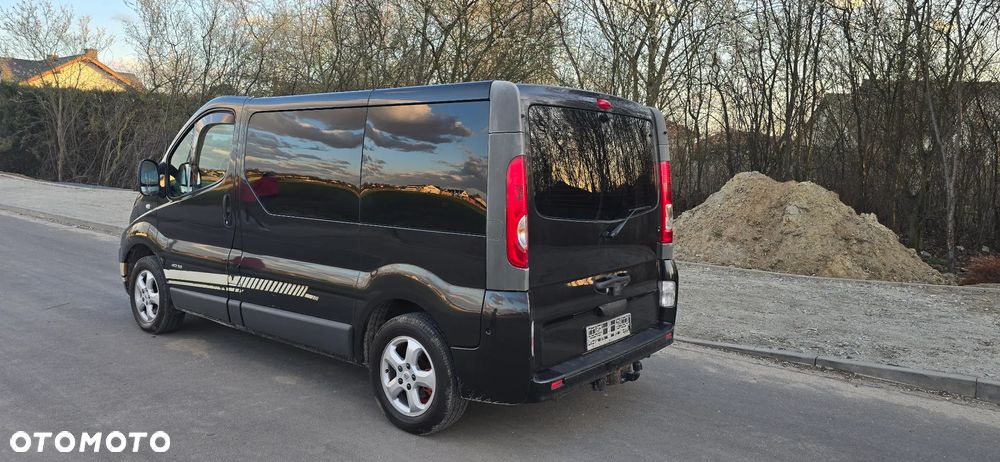 Renault Trafic Grand Passenger Black Edition - 3