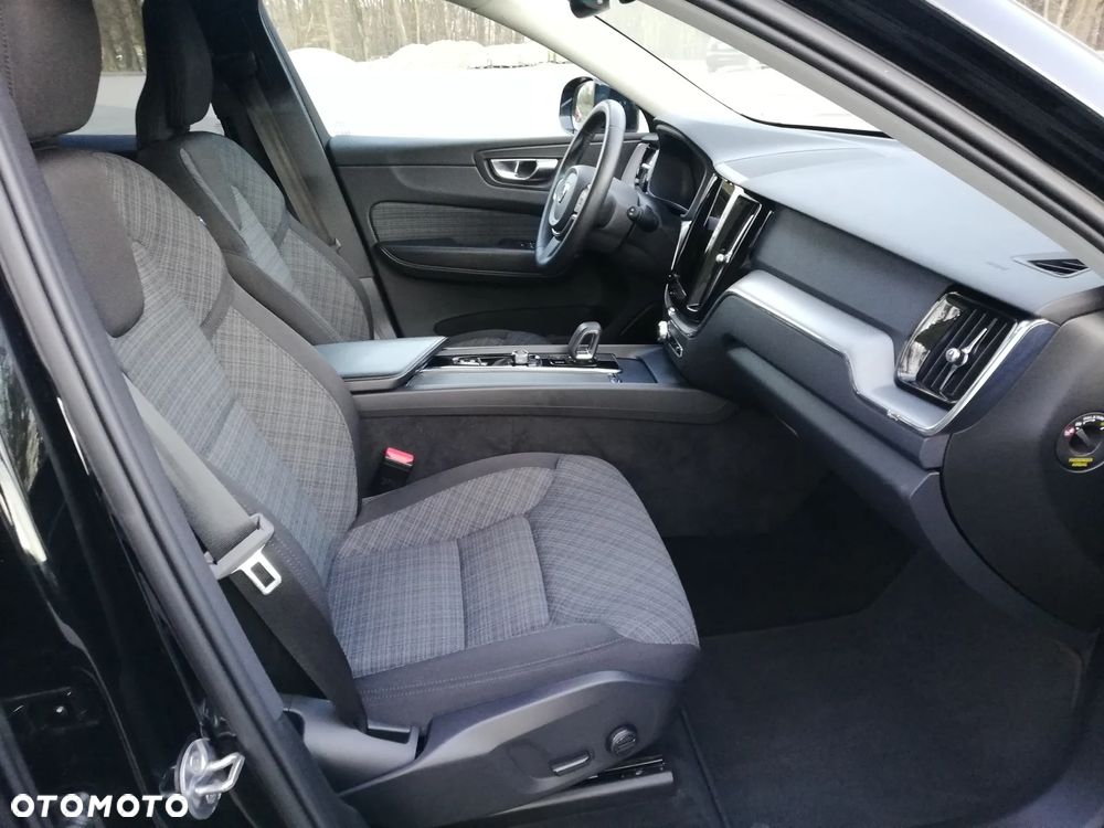 Volvo XC 60 B4 D AWD Geartronic Momentum Pro - 26