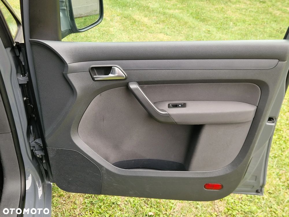 Volkswagen Caddy Comfortline DSG - 26