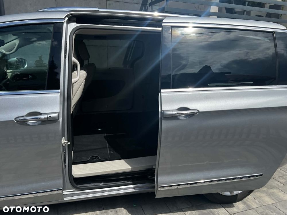 Chrysler Pacifica - 4
