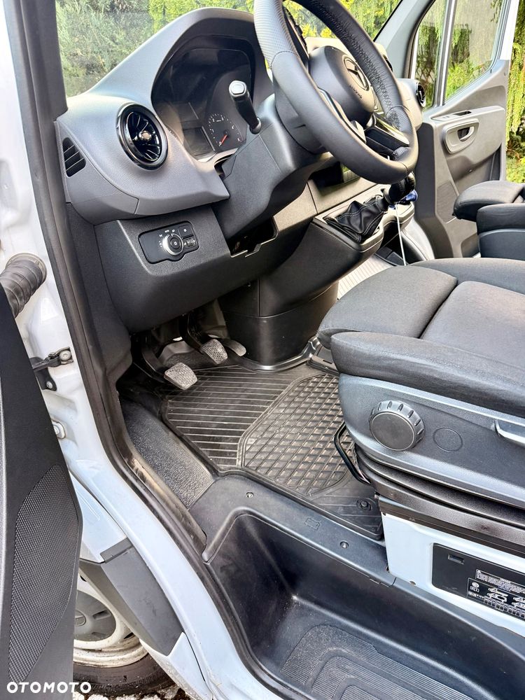 Mercedes-Benz Sprinter - 14