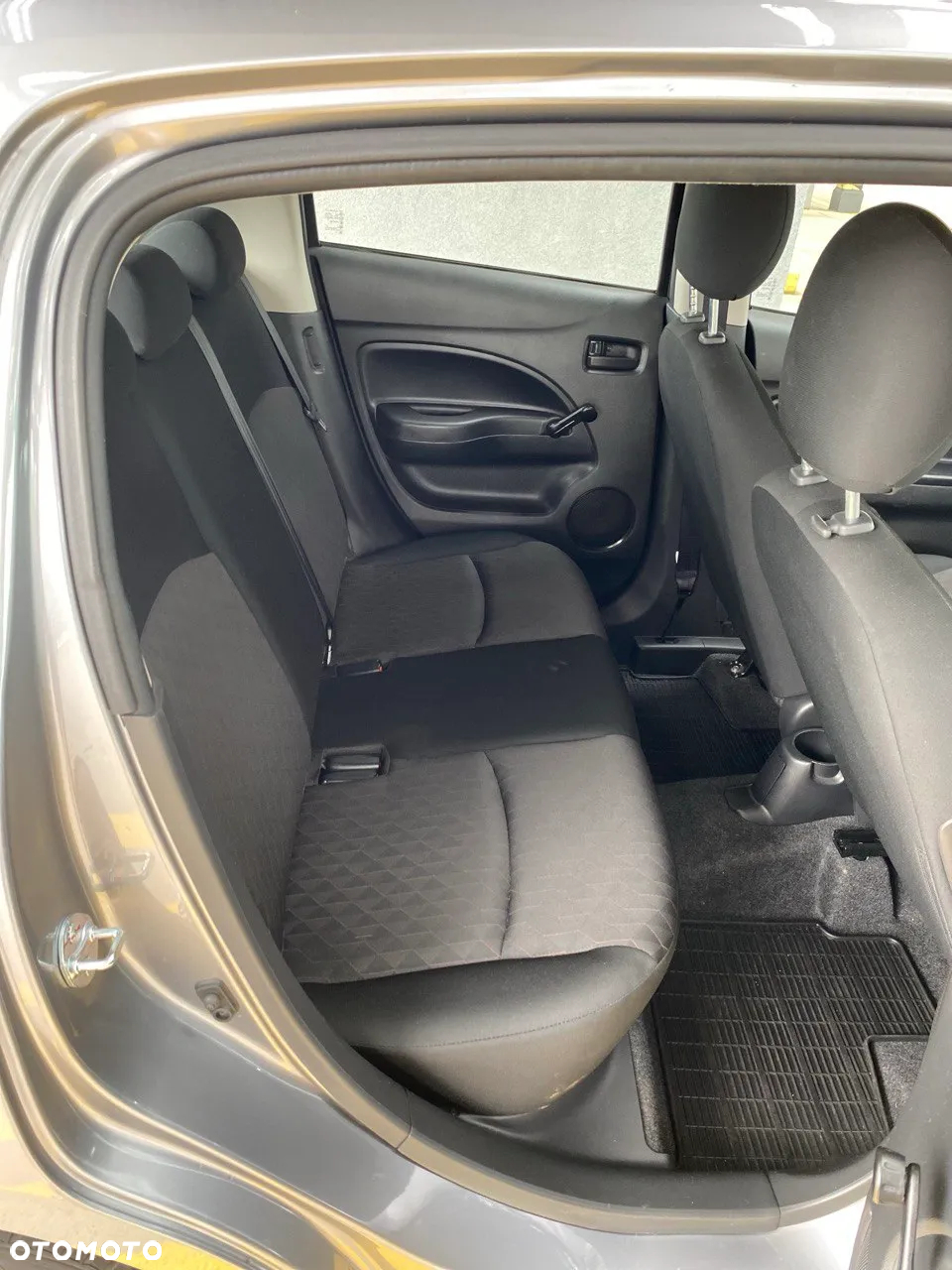 Mitsubishi Space Star 1.2 Entry - 10