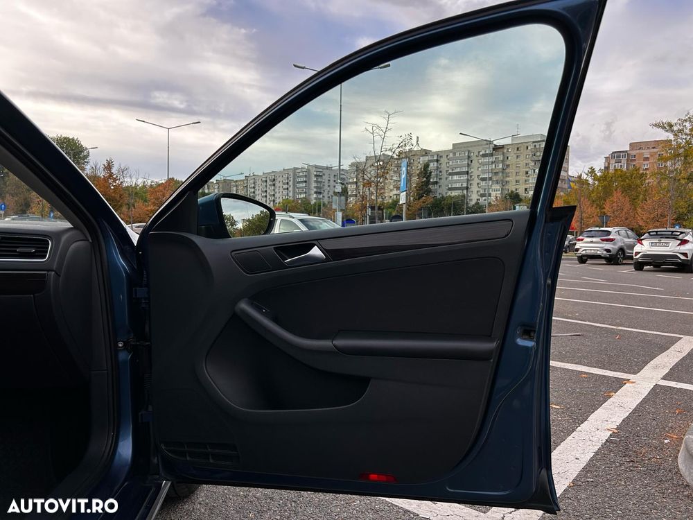 Volkswagen Jetta 2.0 TDI DSG Comfortline - 10