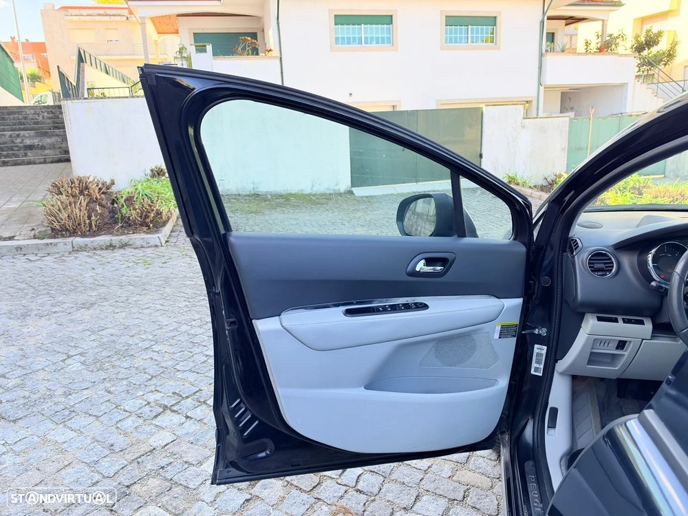 Peugeot 3008 1.6 HDi Executive - 18