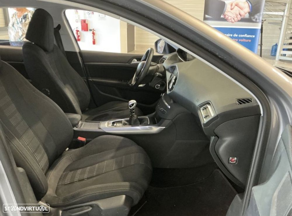 Peugeot 308 1.2 PureTech Allure J17 - 9