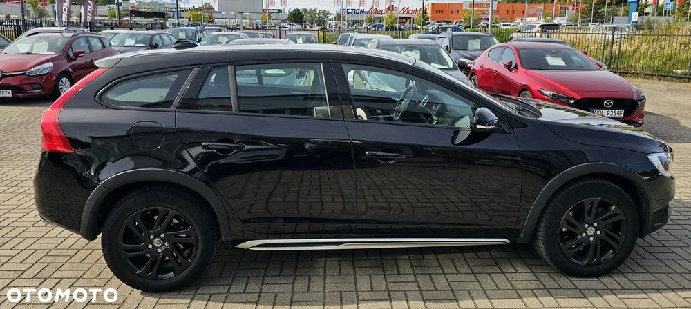 Volvo V60 Cross Country D4 Geartronic Kinetic - 4