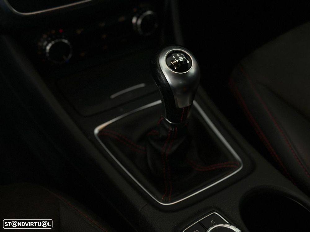 Mercedes-Benz A 180 d AMG Line - 25