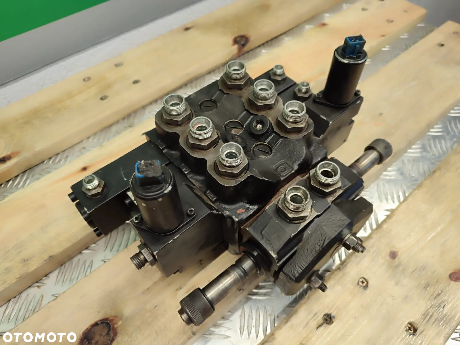 Rozdzielacz hydrauliczny 200071943013 BUCHER - 2
