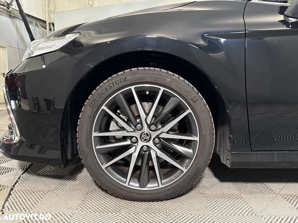 Toyota Camry - 14