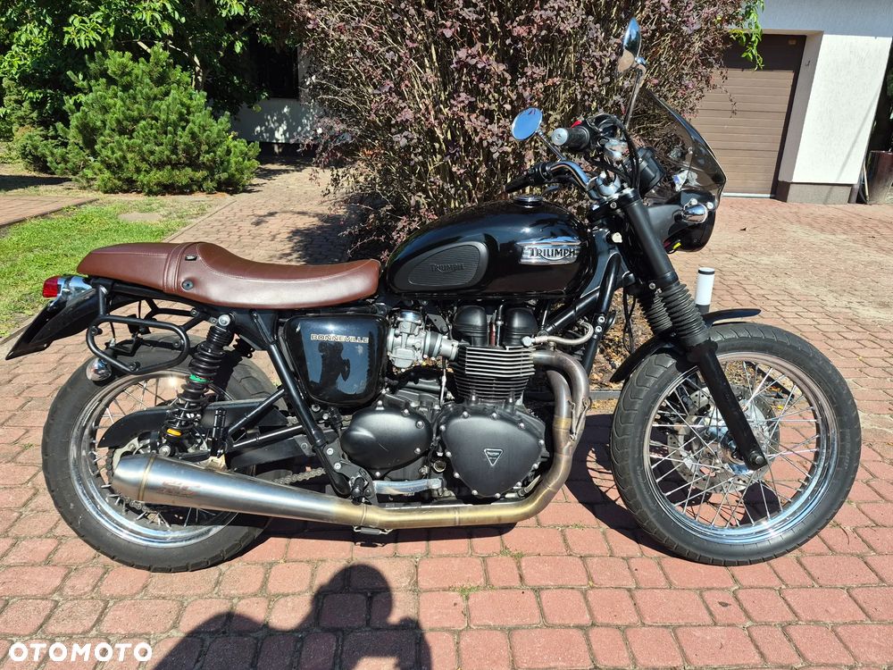 Triumph Bonneville - 1