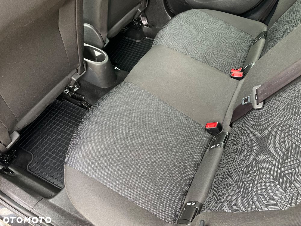 Opel Corsa 1.4 16V Active - 16