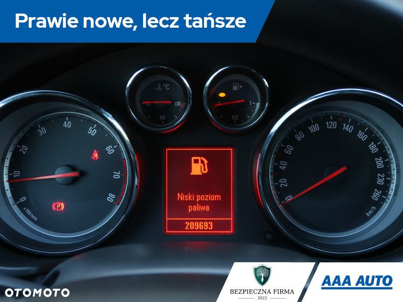 Opel Insignia - 12