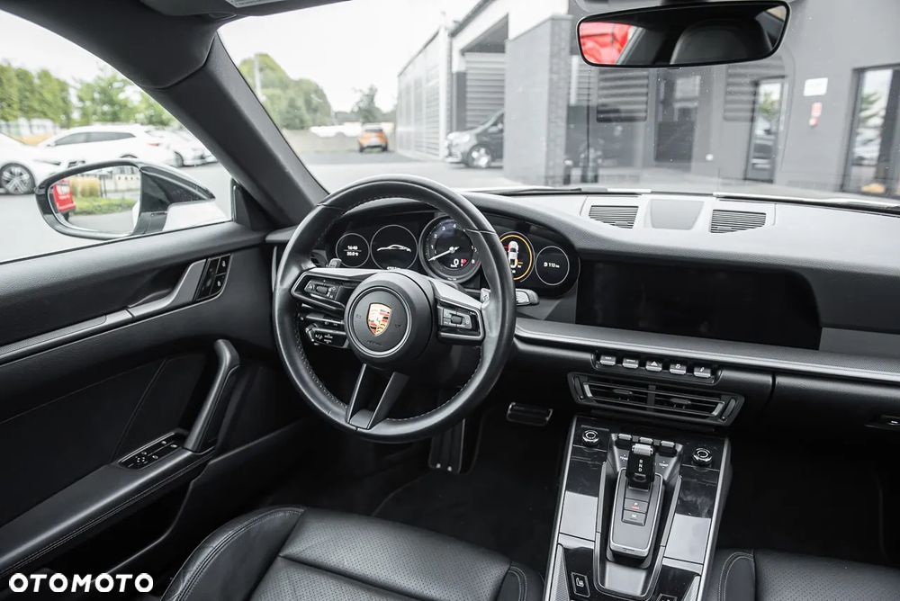 Porsche 911 Carrera - 30