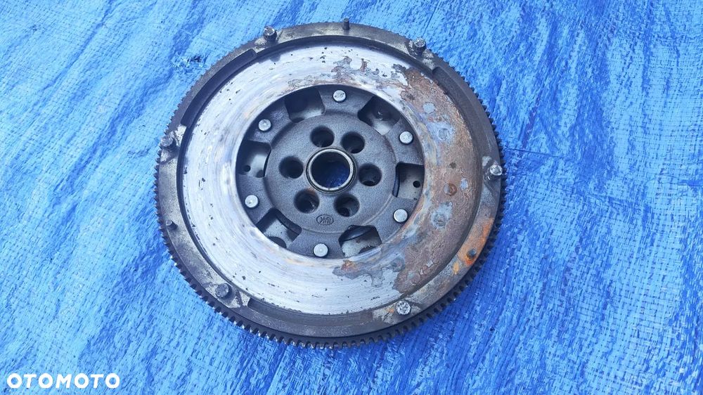 KOŁO DWUMASOWE DWUMASA LUK ORYGINAŁ 03G105266BC AUDI A3 8P SEAT ALTEA LEON II 2 TOLEDO III 3 SKODA OCTAVIA SUPERB II 2 VW GOLF V VI PASSAT B6 B7 TOURAN 2.0 TDI - 1