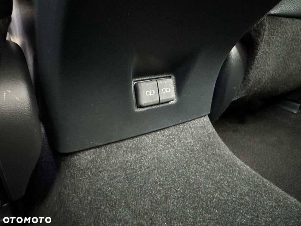 Toyota Camry - 28