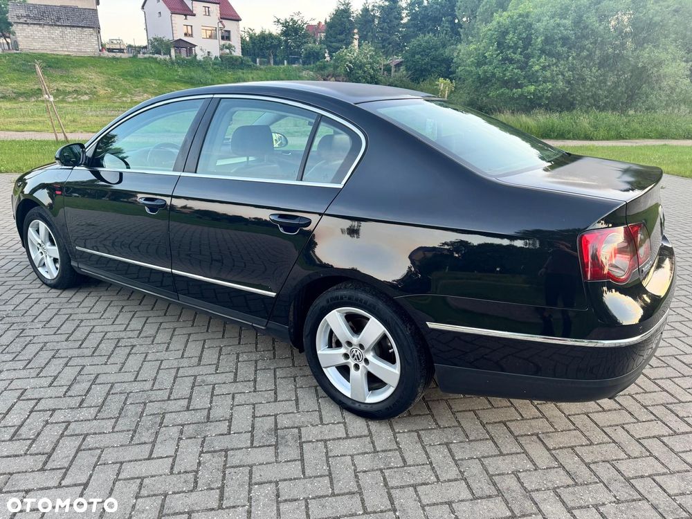 Volkswagen Passat - 4