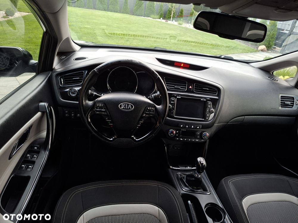 Kia Ceed - 10